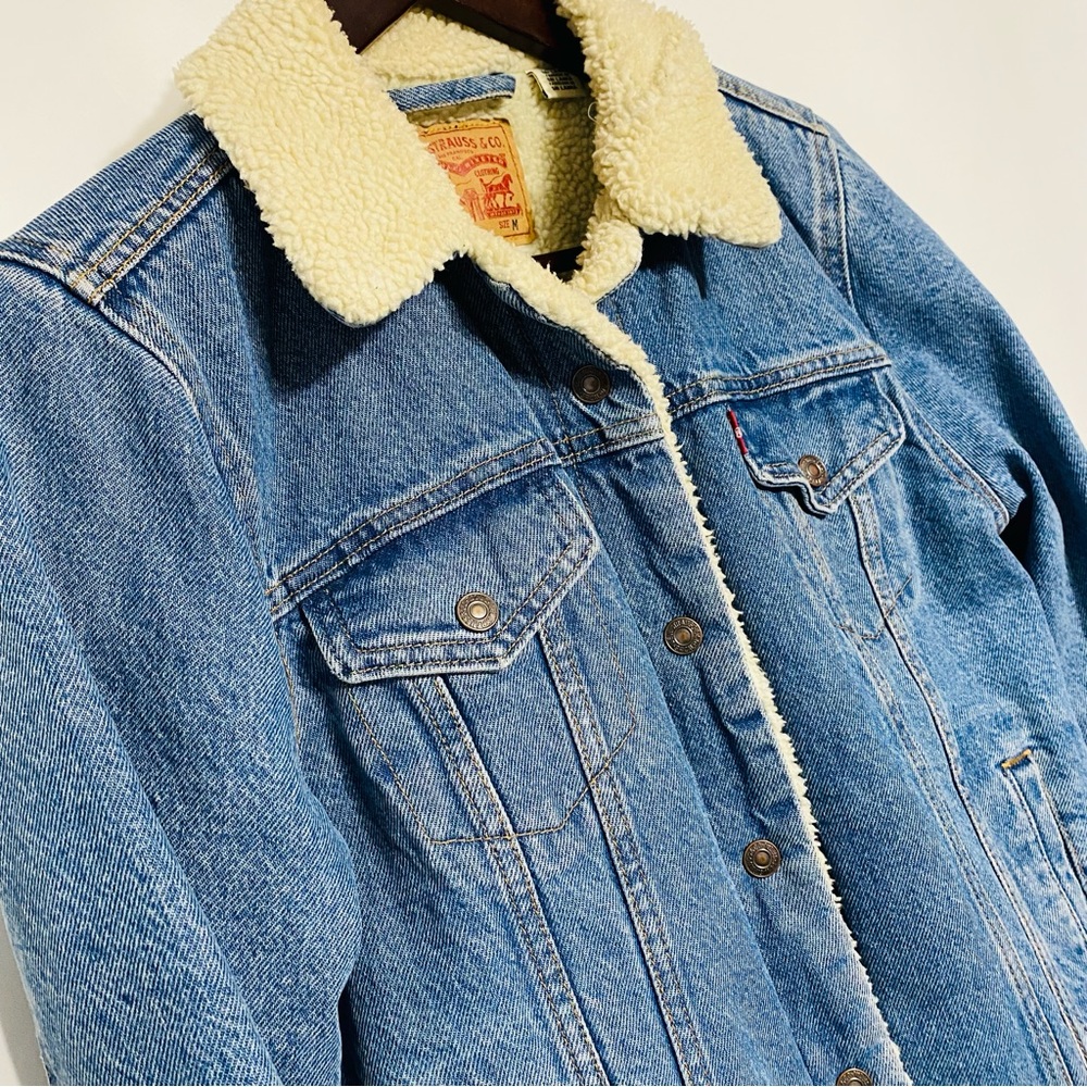 Levi’s Womens Light Blue Washed Sherpa Trucker Jacket Size Medium - Picture 6 of 6